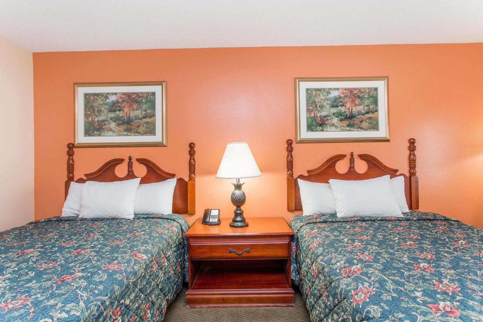 Knights Inn Grenada Bagian luar foto