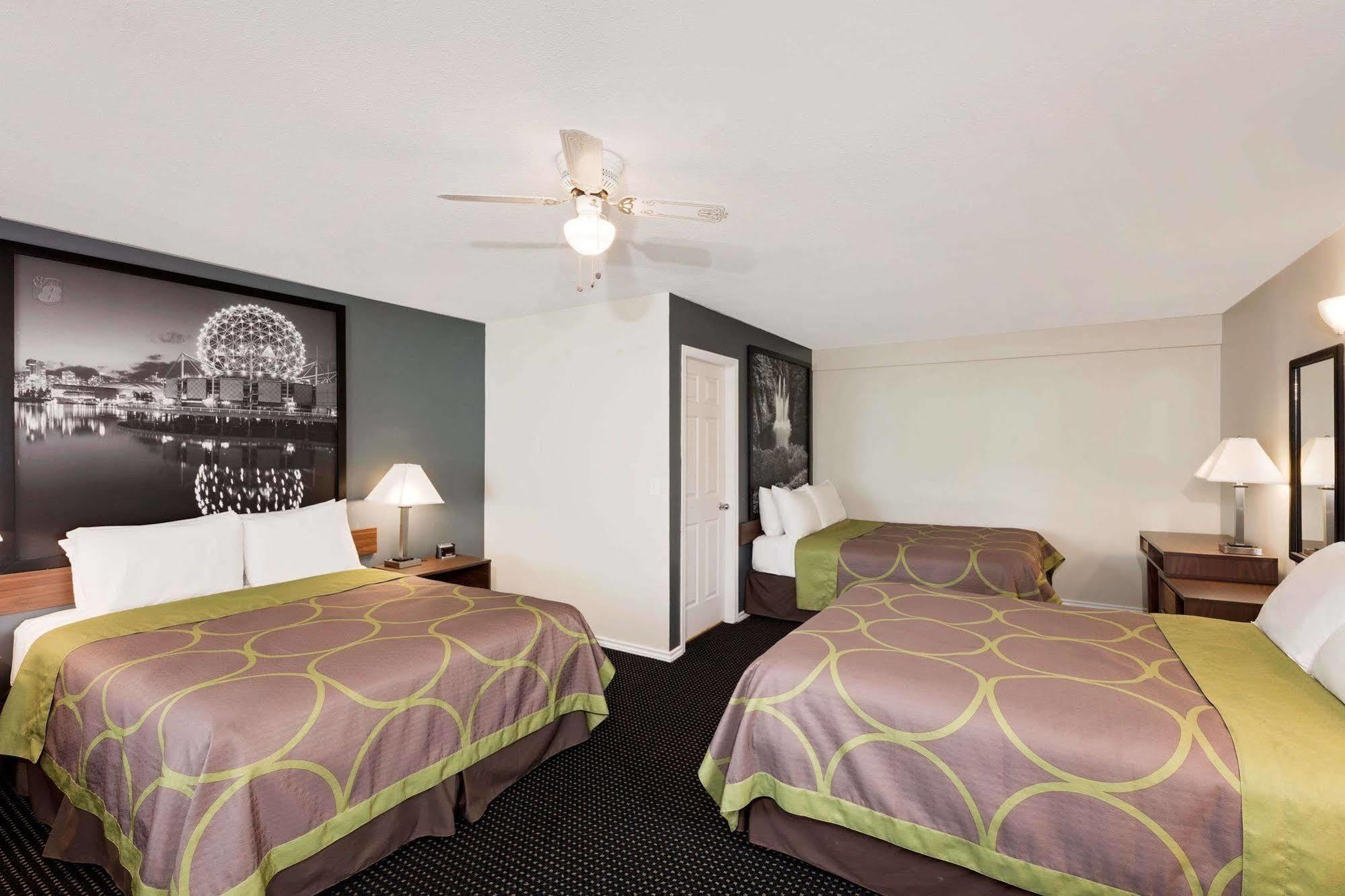 Knights Inn Grenada Bagian luar foto